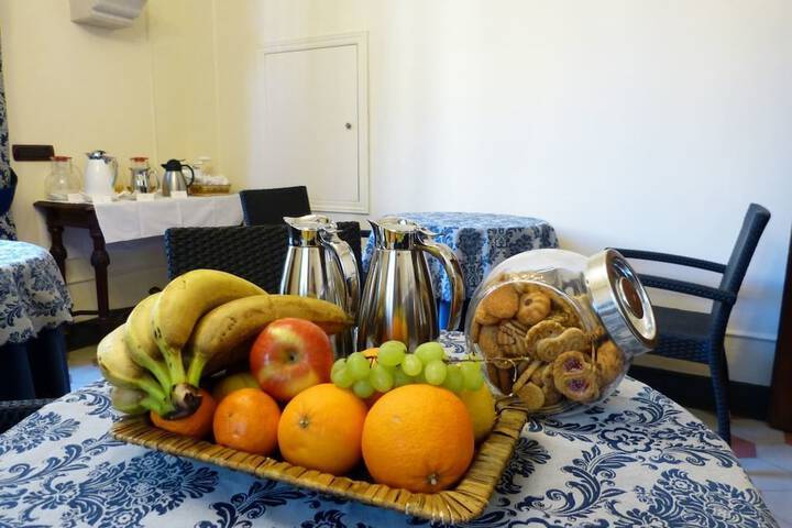 Breakfast/Coffee Service 22 of 31