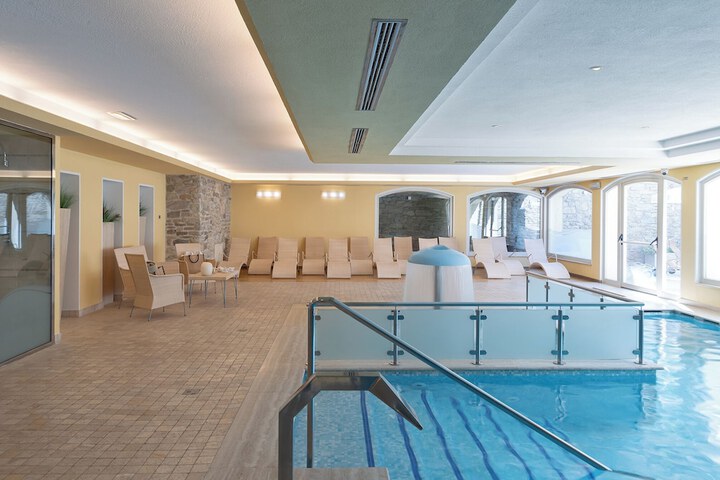 Pool 51 of 76