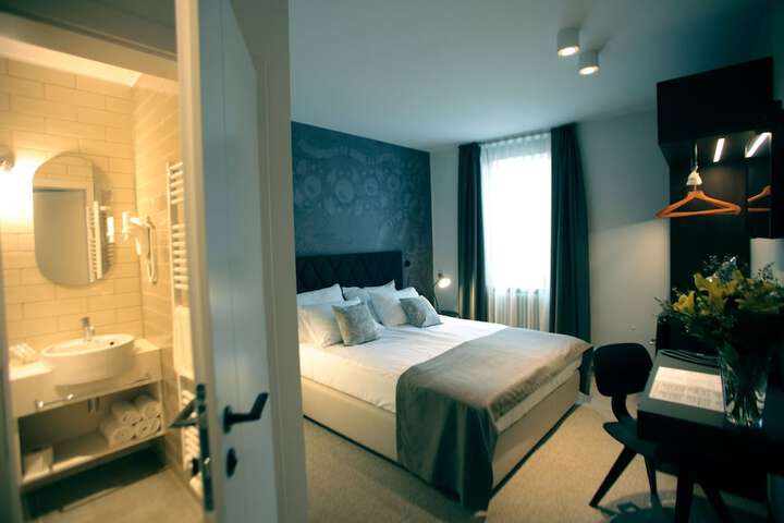 Room 43 of 93