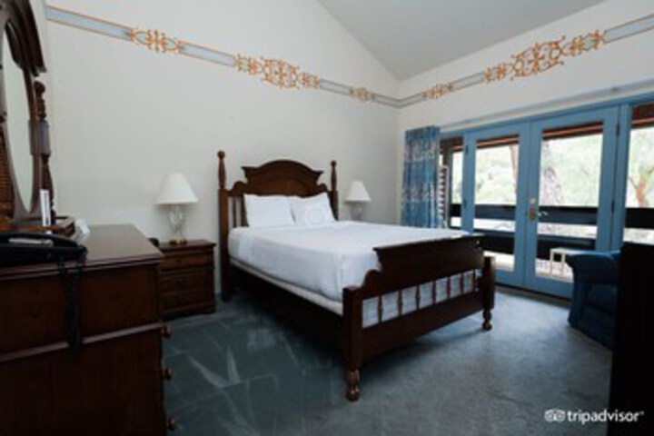 Room 52 of 64