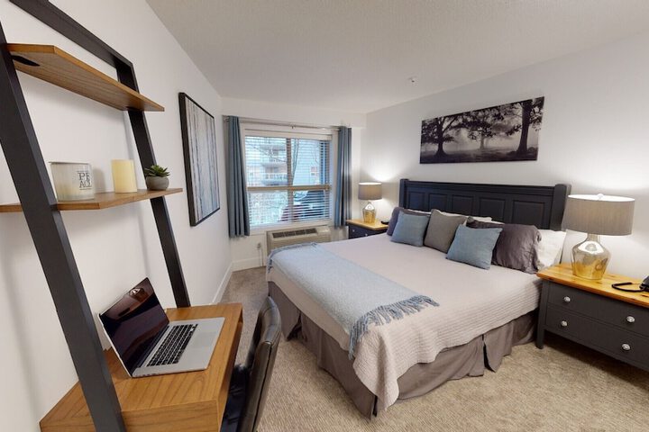 Room 10 of 100