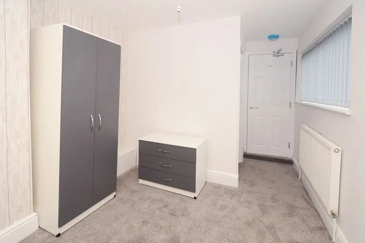 Room 13 of 18