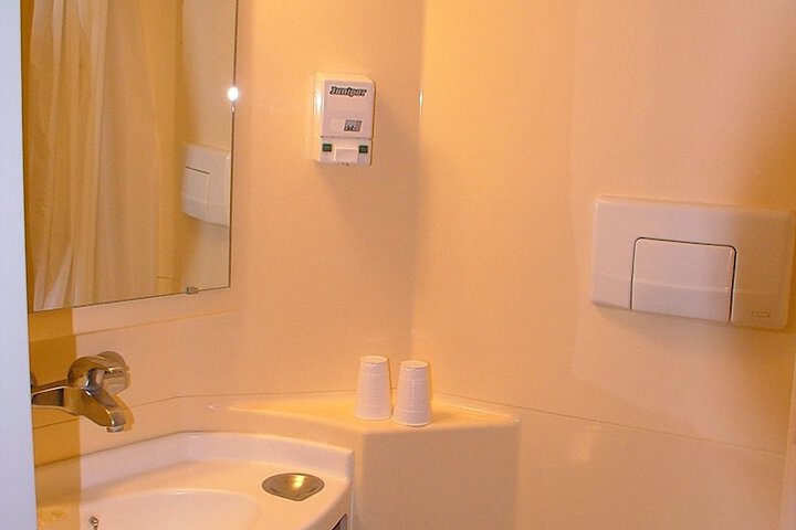 Room 12 of 22