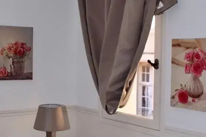 Room 6 of 9
