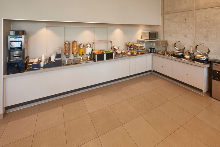 Breakfast/Coffee Service 82 of 104