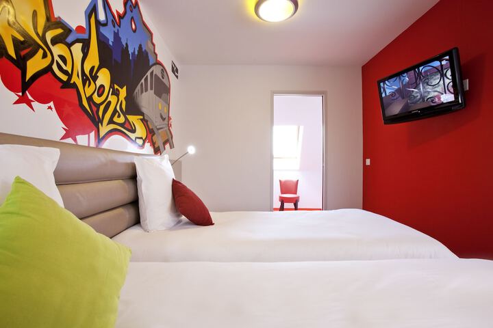Room 3 of 44