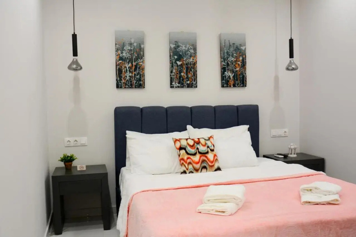 Room 5 of 12