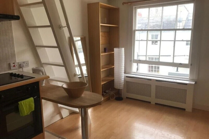 Room 2 of 7