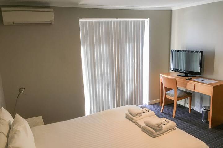 Room 25 of 40