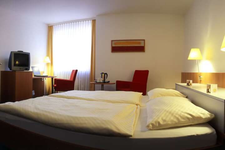 Room 8 of 39