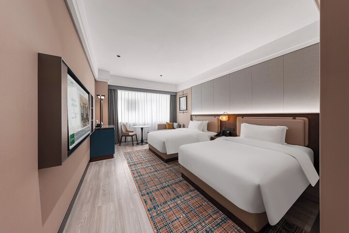 Room 6 of 25