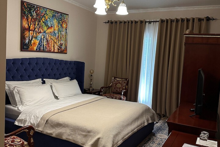 Room 8 of 64