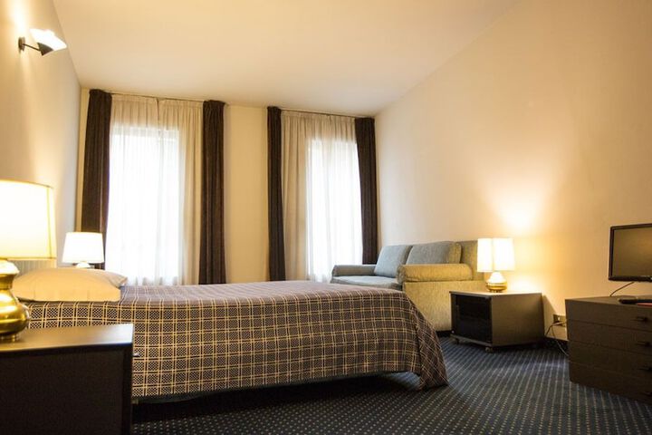 Room 6 of 44