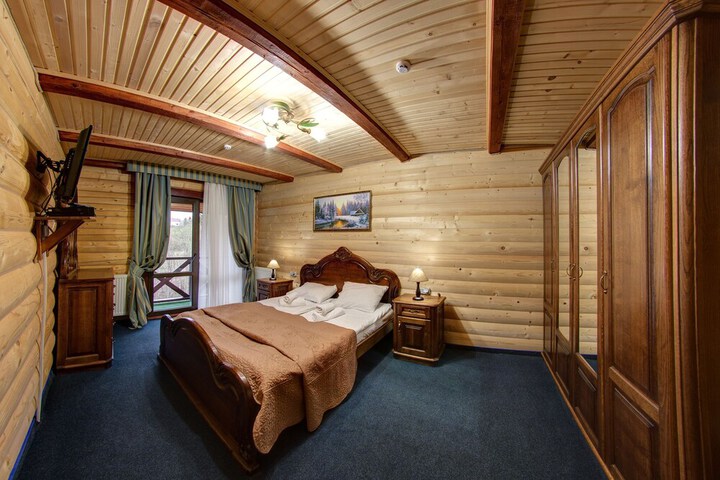 Room 3 of 43