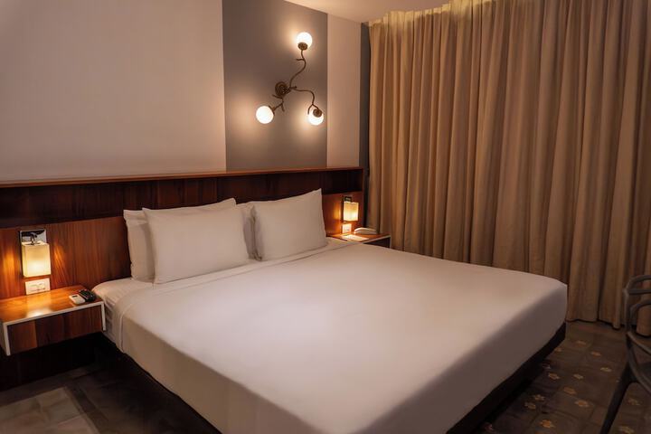 Room 19 of 44