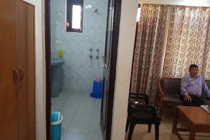 Room 3 of 28