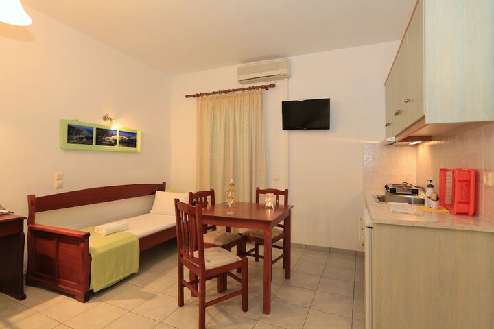 Room 8 of 195