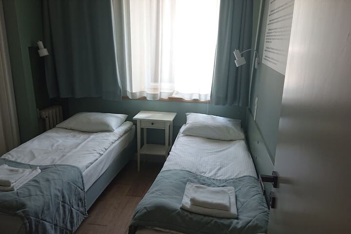 Room 3 of 105