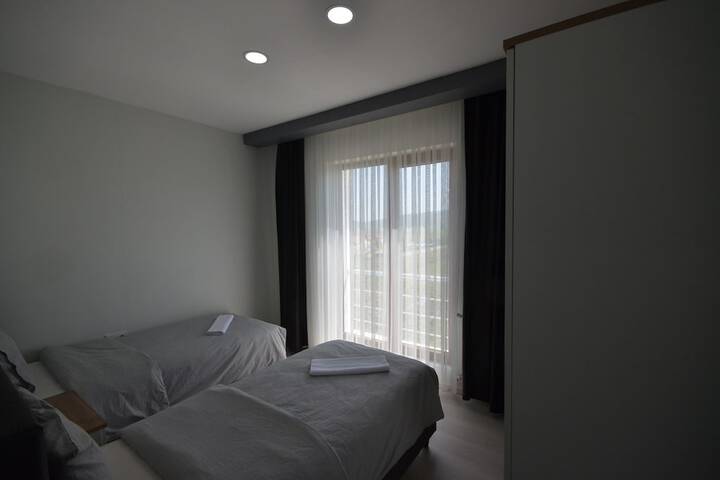 Room 11 of 27
