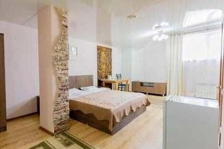 Room 5 of 12