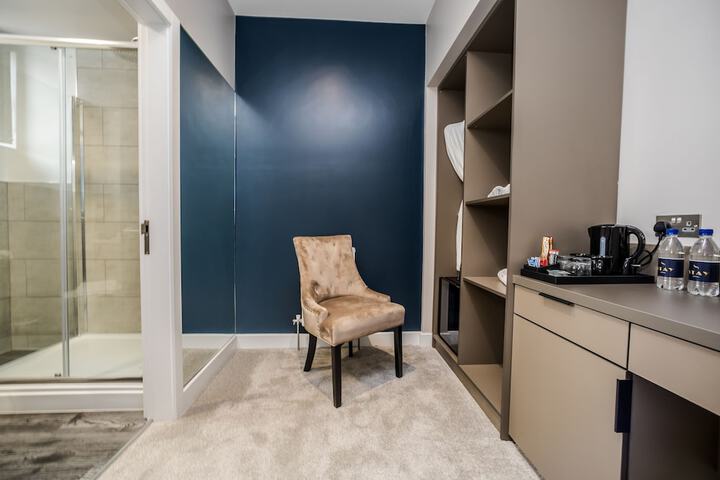 Room 7 of 61