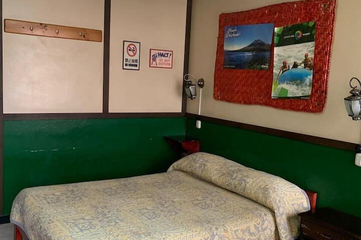 Room 16 of 37