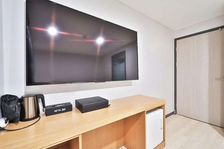 Room 11 of 72