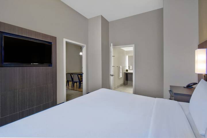 Room 12 of 32