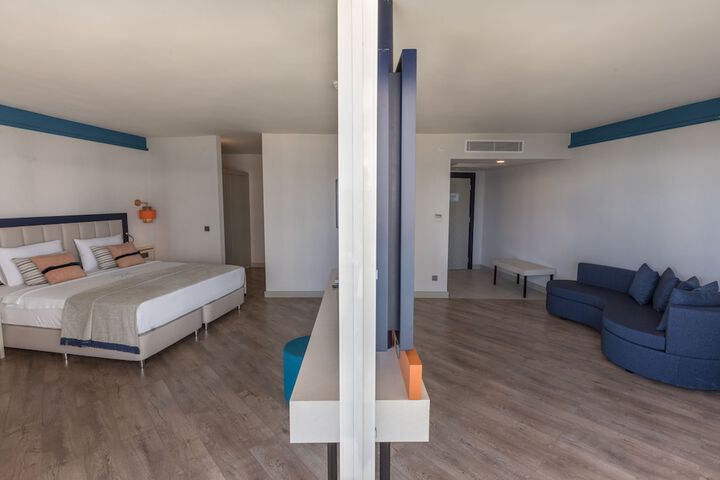 Room 16 of 103