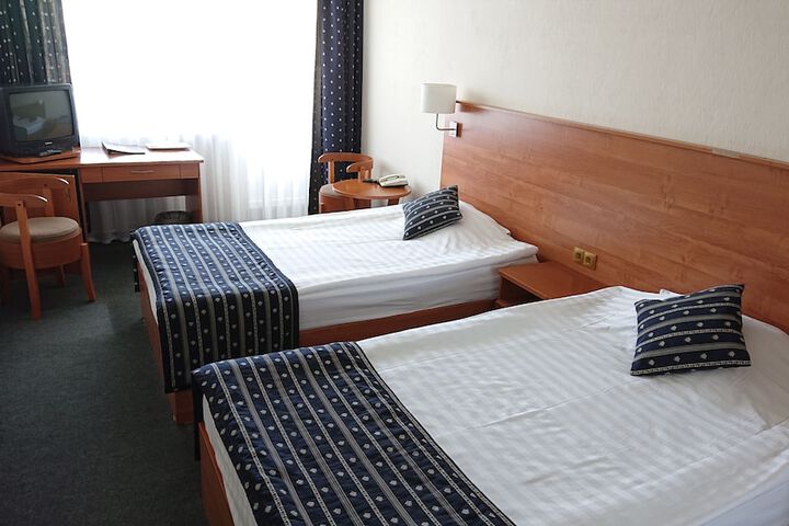 Room 6 of 24