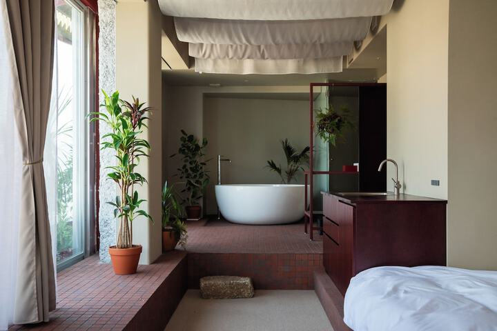 Room 21 of 34