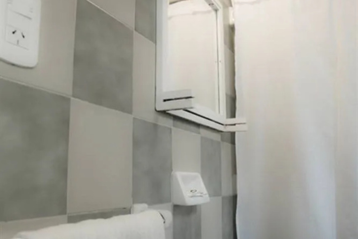 Room 8 of 15