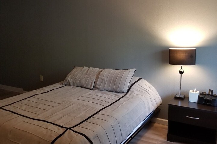 Room 8 of 12