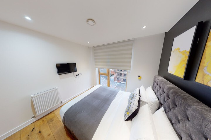 Room 35 of 296