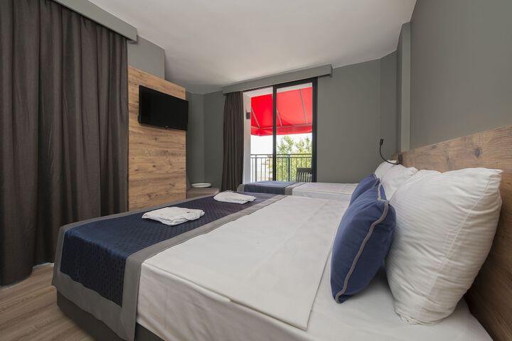 Room 3 of 64