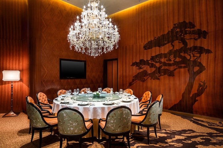 Dining 90 of 126