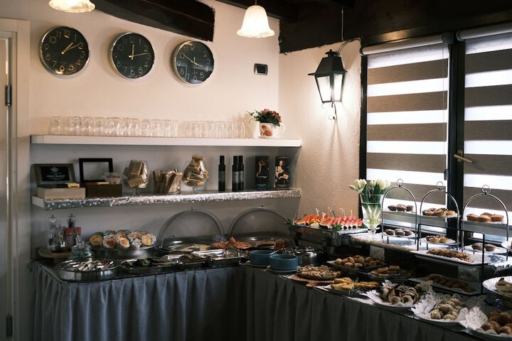 Dining 68 of 93