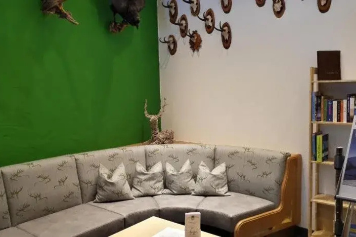 Room 12 of 19