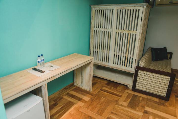 Room 73 of 146