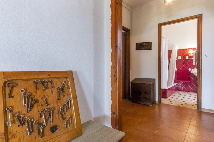 Room 2 of 17