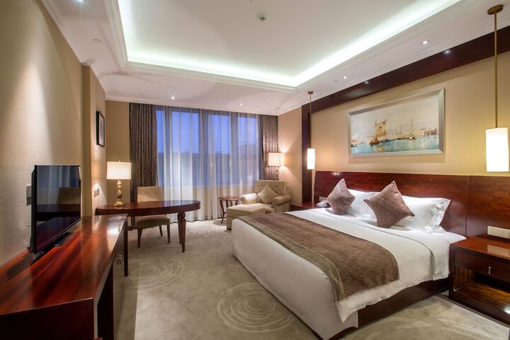 Exterior of Changzhou Joyland Gloria Grand Hotels