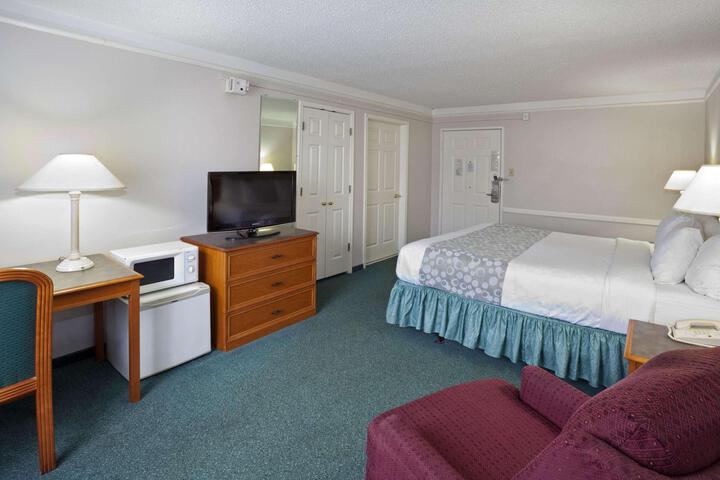 1 King Bed Accessible (11 of 12)