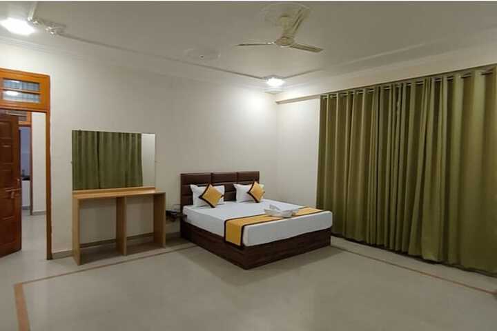 Room 11 of 21