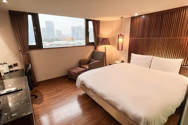Room 17 of 48