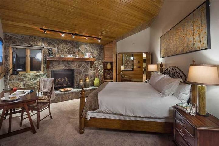 Room 6 of 25