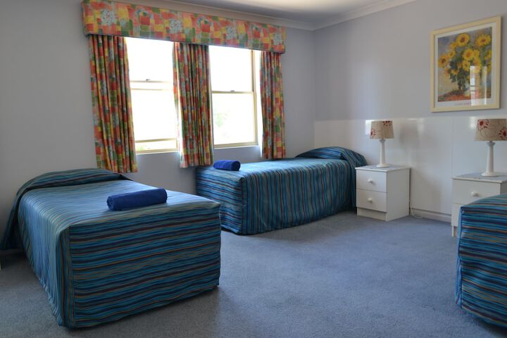 Room 40 of 174