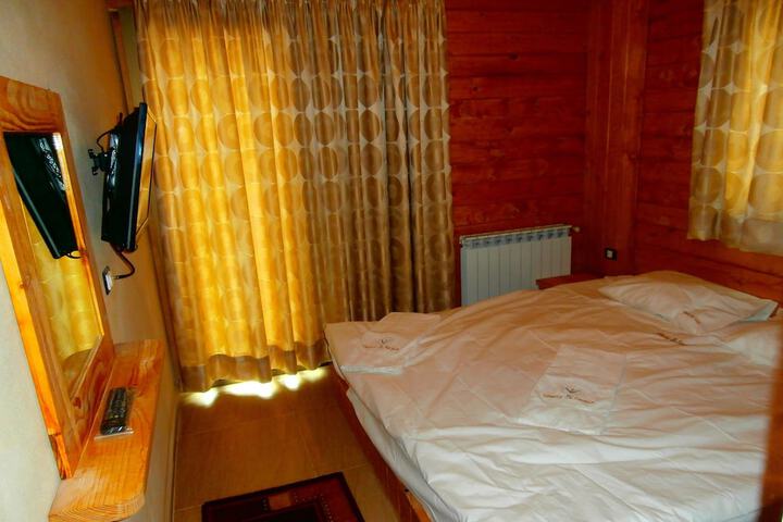 Room 12 of 120