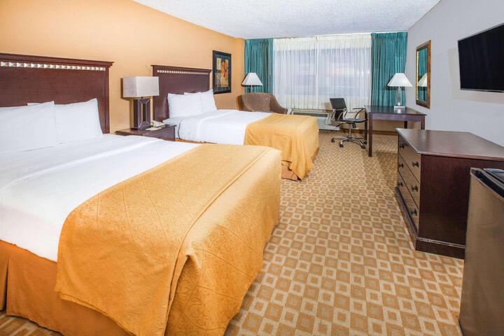2 Double Beds (9 of 10)