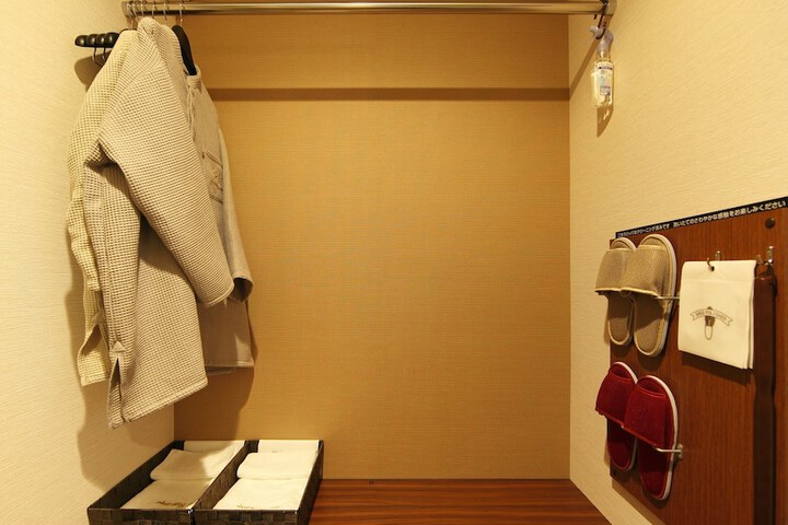 Room 13 of 61
