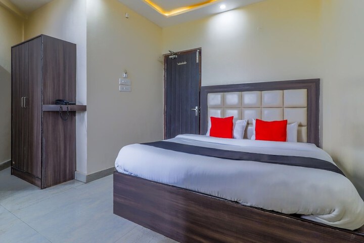Room 4 of 17